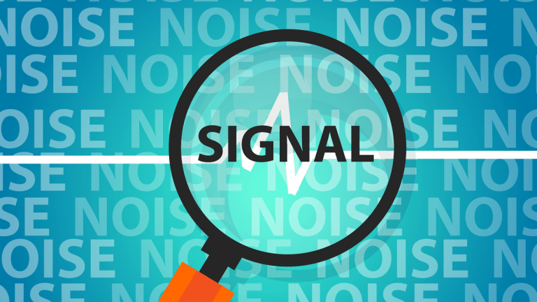 Esta imagen muestra el texto "signal" dentro de una lupa con el texto "noise" como fondo.